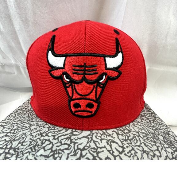 Chicago BULLS Cap Mitchell & Ness Red Retro gray bill Vietnam wool blend - Picture 5 of 8